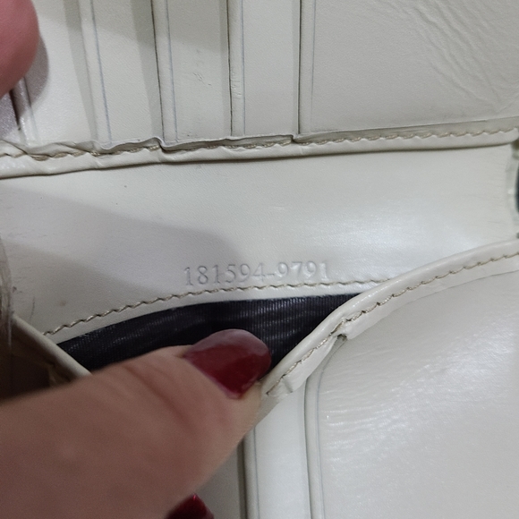 EUC Gucci Wallet - Picture 13 of 15